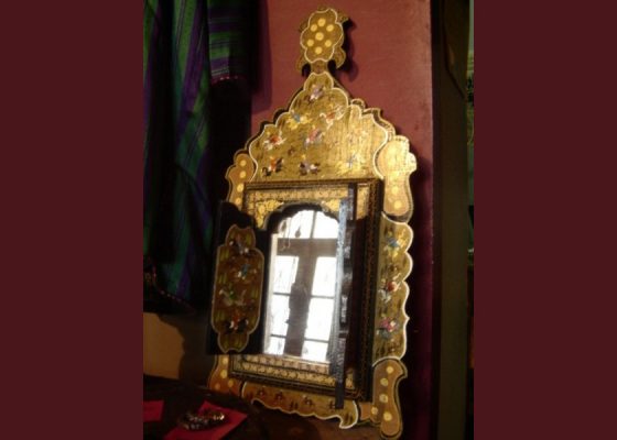 Lusterko Isfahańskie w ramce z drzwiczkami