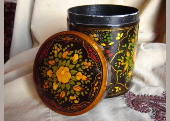 Pudełko Malowane Ręcznie z Isfahanu