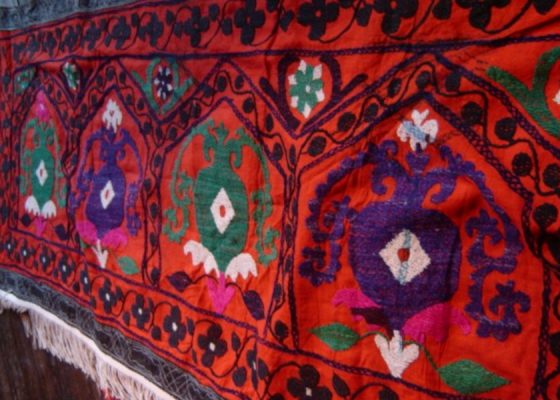 Suzani Pas Mihrabow sygn. 1968r.