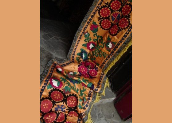 Suzani safar-chosz, szczęśliwej podróży