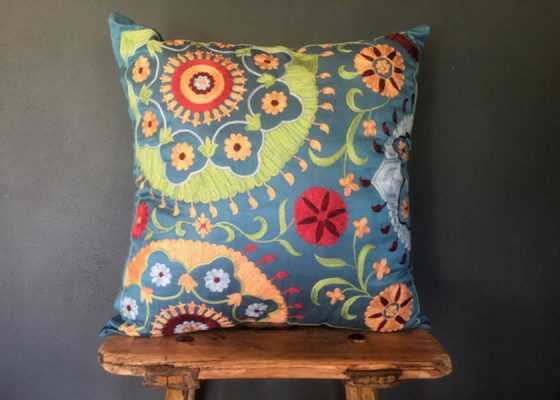 Poducha jedwabna haftowana z Iranu