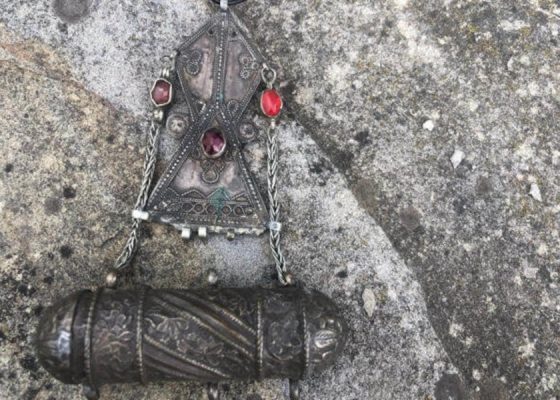 Srebrny talizman z Szirazu