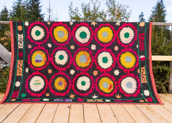 Galeria Persja: Suzani tadżyckie haftowane ręcznie, Styl vintage boho. Rękodzieło z Azji Centralnej.