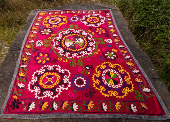 Galeria Persja: Suzani haftowane ręcznie, rękodzieło z Afganistanu. Rękodzieło z Azji Centralnej.