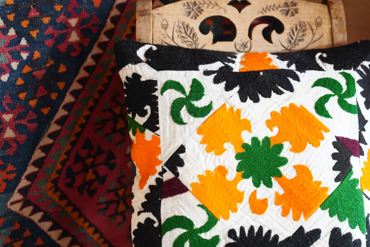 Poduszka "Suzani" etniczny wzór - Galeria Persja