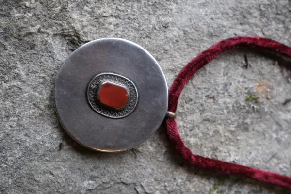 Stary talizman turkmeński, srebro/ karneol - Galeria Persja