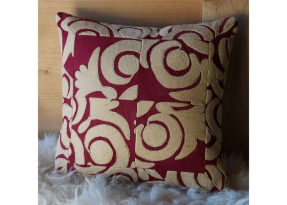 Poducha"suzani", haftowana ręcznie, Uzbekistan