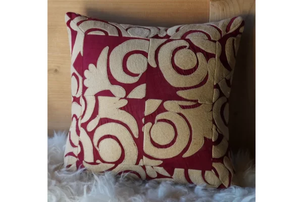 Poducha"suzani", haftowana ręcznie, Uzbekistan