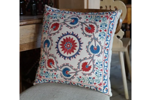 poduszka jedwab na jedwabiu, rękodzieło z Uzbekistanu - Galeria Persja rękodzieło z Azji Centralnej