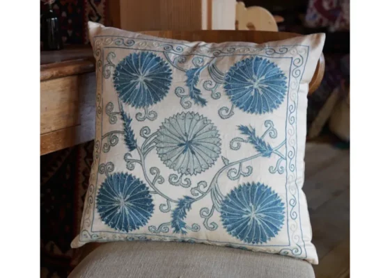 poduszka jedwab na jedwabiu, rękodzieło z Uzbekistanu - Galeria Persja rękodzieło z Azji Centralnej