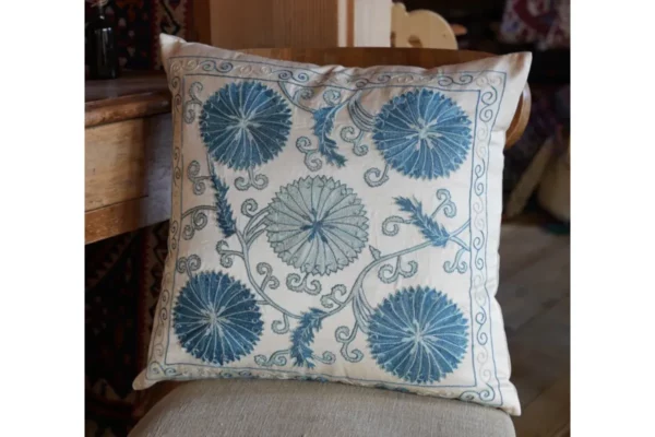 poduszka jedwab na jedwabiu, rękodzieło z Uzbekistanu - Galeria Persja rękodzieło z Azji Centralnej