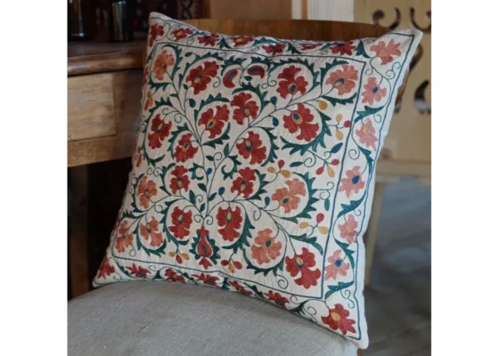 poduszka jedwab na jedwabiu, rękodzieło z Uzbekistanu - Galeria Persja rękodzieło z Azji Centralnej