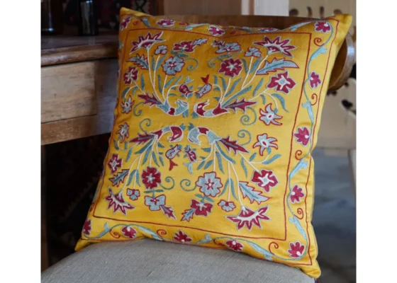 poduszka jedwab na jedwabiu, rękodzieło z Uzbekistanu - Galeria Persja rękodzieło z Azji Centralnej