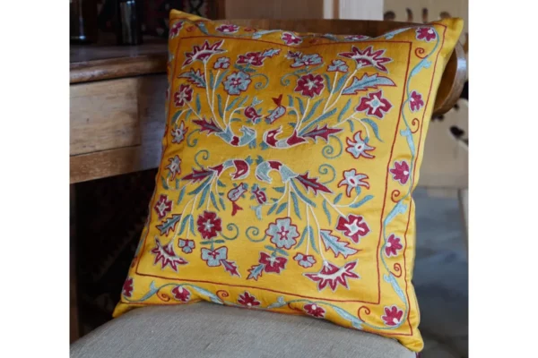 poduszka jedwab na jedwabiu, rękodzieło z Uzbekistanu - Galeria Persja rękodzieło z Azji Centralnej