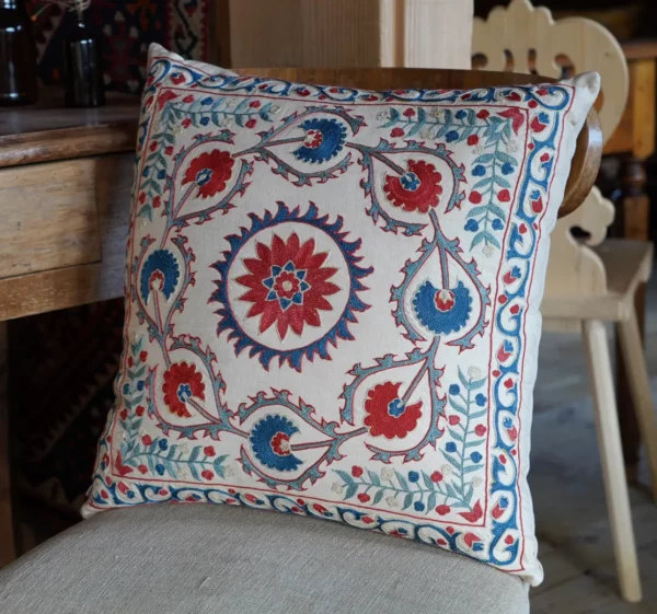 poduszka jedwab na jedwabiu, rękodzieło z Uzbekistanu - Galeria Persja rękodzieło z Azji Centralnej;