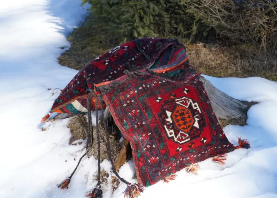 Beludżyjskie sakwy podróżne tkane ręcznie techniką dywanową i kilimową