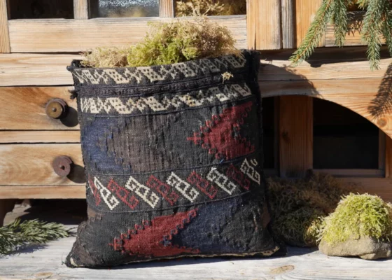 Ręcznie tkana poducha z Beludżystanu